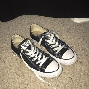 Women’s black lowtop converse